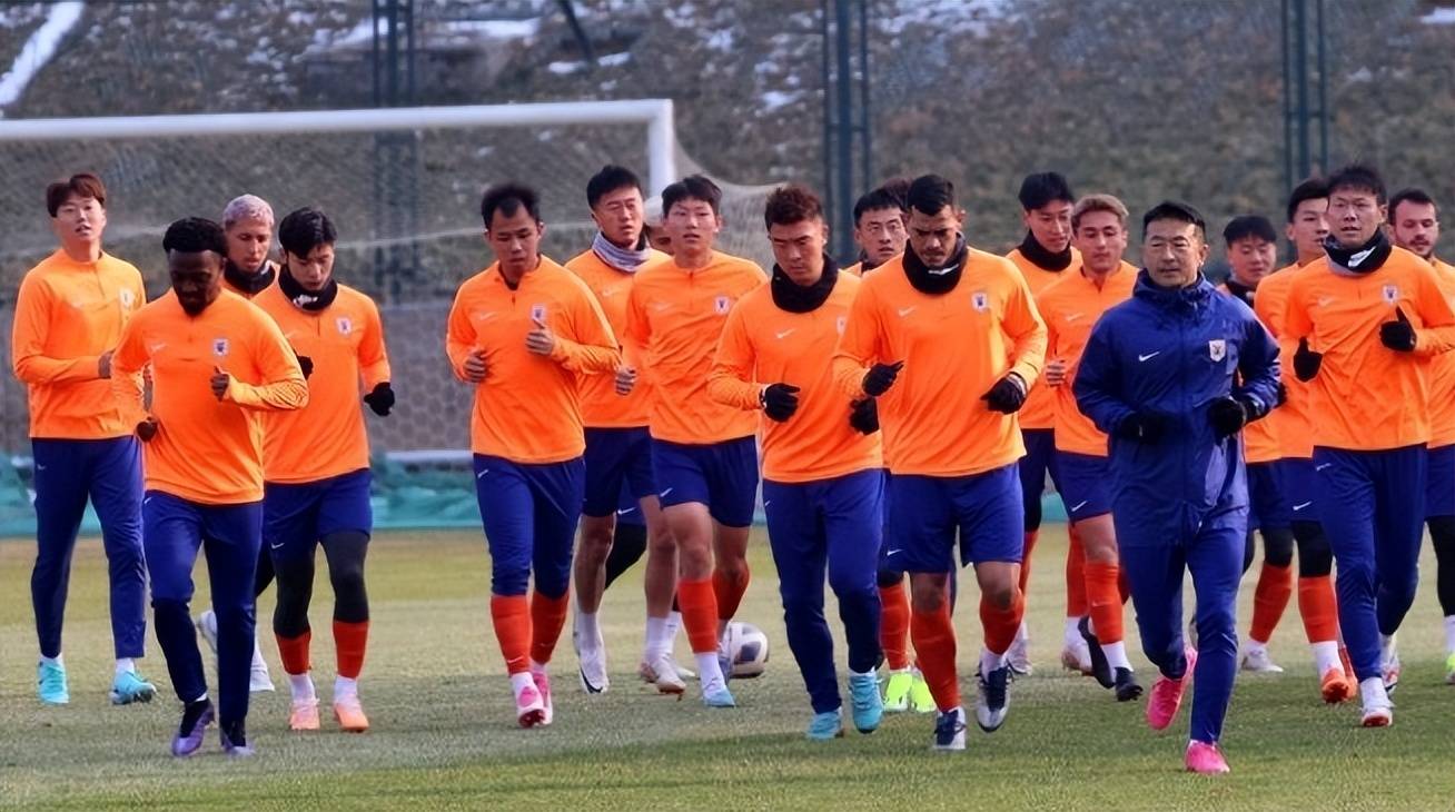 鲁能客场大胜富力，中超进军前三的简单介绍